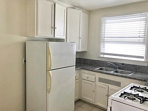 4th image of 1213 E Ocean Blvd #9
