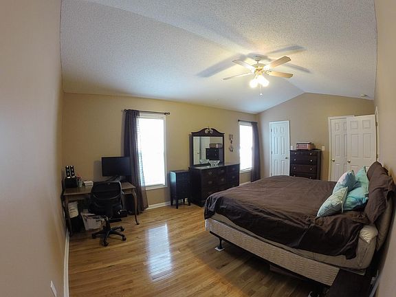 3rd image of 2924 Cabin Creek Dr