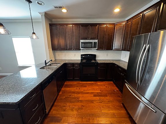 3rd image of 216 Hawks Nest Cir