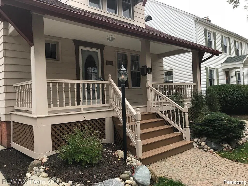 3 bed, 2.5 bath, 1400 sqft, $2,000 — Photo 3