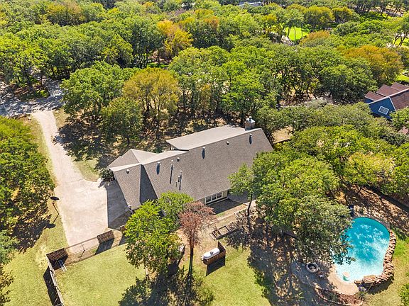 2nd image of 512 Post Oak Dr
