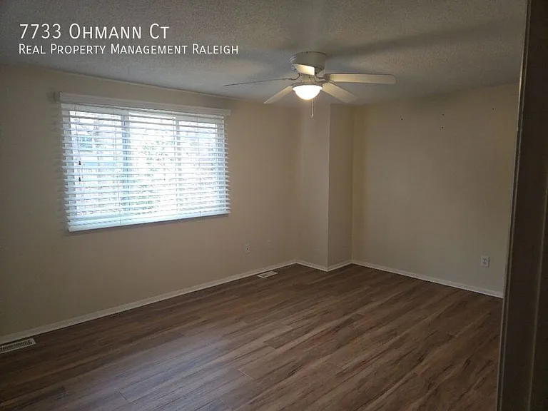 7733 Ohmann Ct — Photo 5
