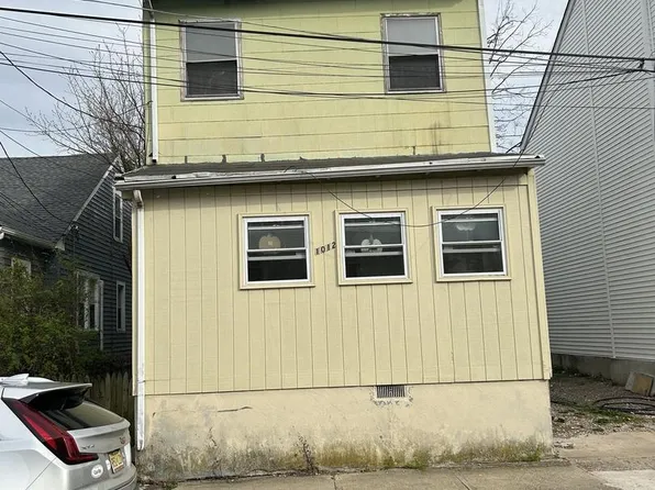 1012 N Willow St, Trenton, NJ 08638