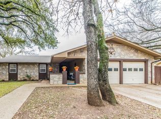929 Lake Ridge Dr, Azle, TX 76020