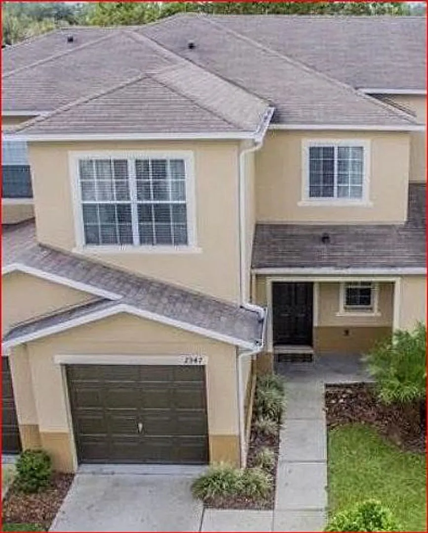 Move-In Ready Rental in Royal Tuscan! — Photo 1