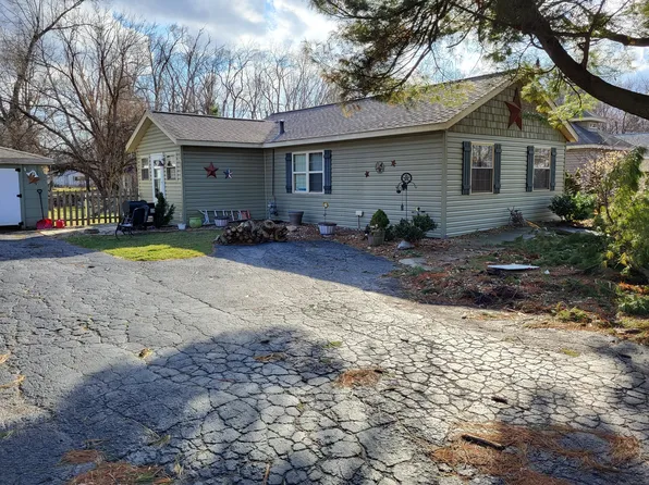 110 Cedar Dr, Walkerton, IN 46574