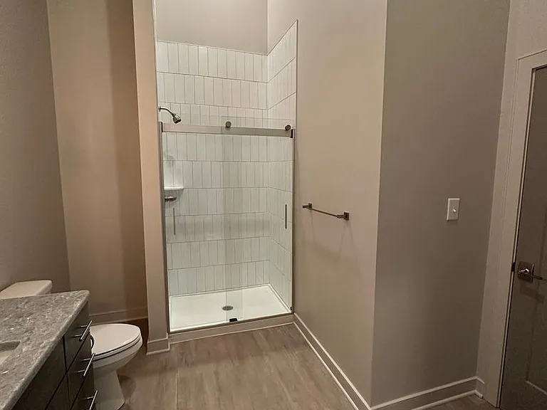 142 Social: Luxury 1 & 2 bedroom apartments with private outdoor space and covered, secured parking. — Photo 16