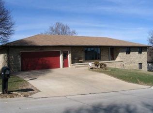 493 Titan Rd, Hinton, IA 51024