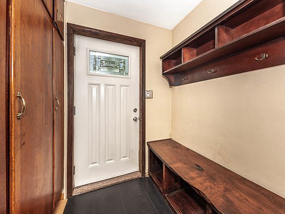 5th image of 808 Young St