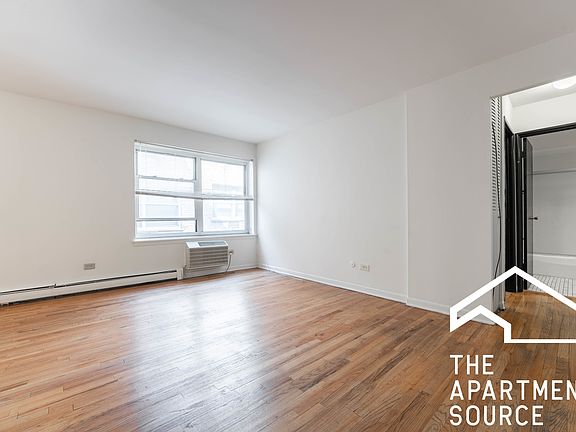 3rd image of 521 W Briar Pl APT 414