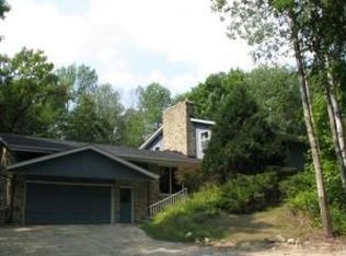 750 Paradise Dr, West Bend, WI 53095