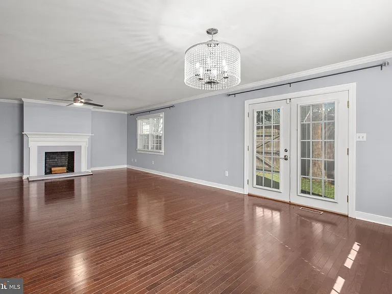 1011 Charles St #C — Photo 6