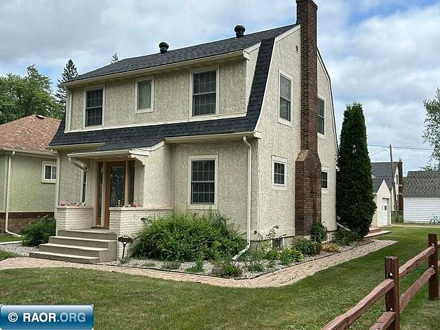 1st image of 1924 10th Ave E