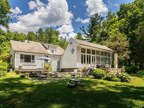 2nd image of 896 Westport Rd
