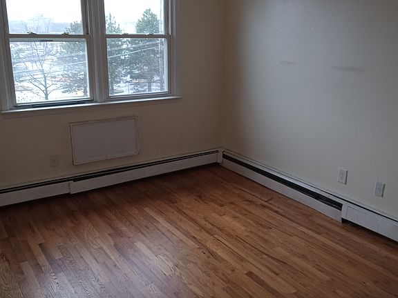2nd image of 124 Vredenburgh Ave #1