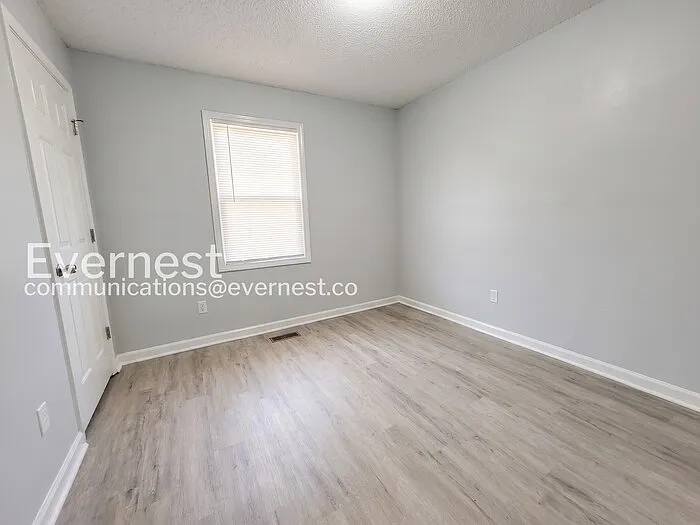 229 Hampton Dr — Photo 6