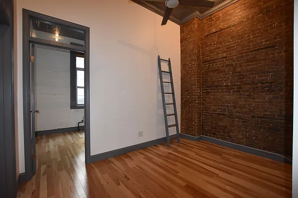 Rented by Bold New York | media 12