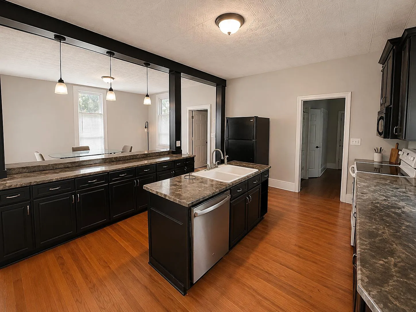 4 bed, 2.5 bath, 2859 sqft, $659 — Photo 3