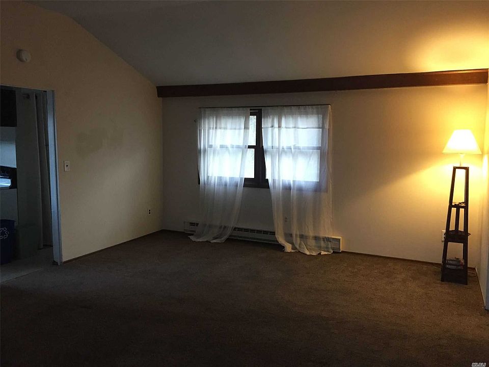 2nd image of 75 Old Field Rd