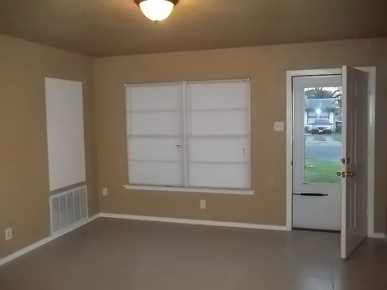 4251 Wild Oak Dr — Photo 2