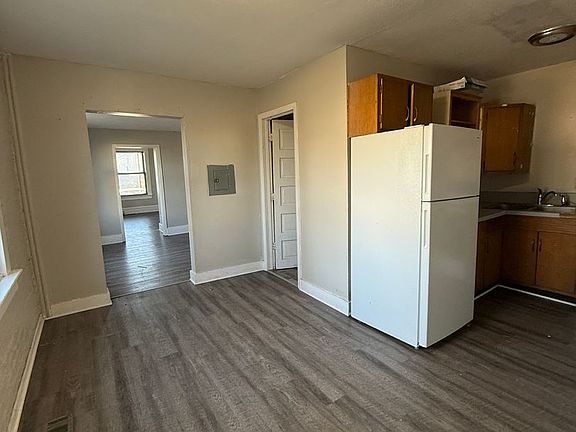 5th image of 327 Harrison St Unit A