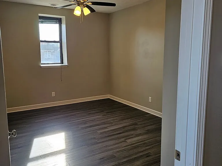 Come Home to Peterson Square Apartments — Photo 34