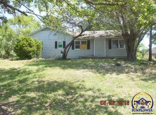 3922 SW Wanamaker Rd, Topeka, KS 66610
