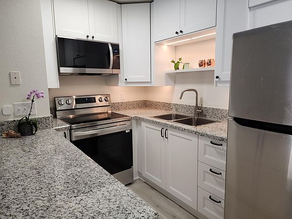 New LG appliances and undercounter lighting