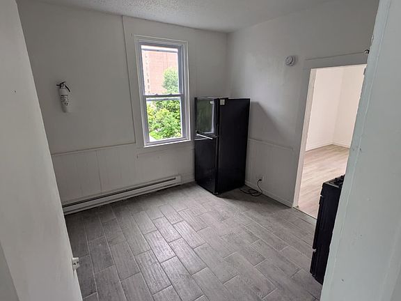 3rd image of 178 High St #2