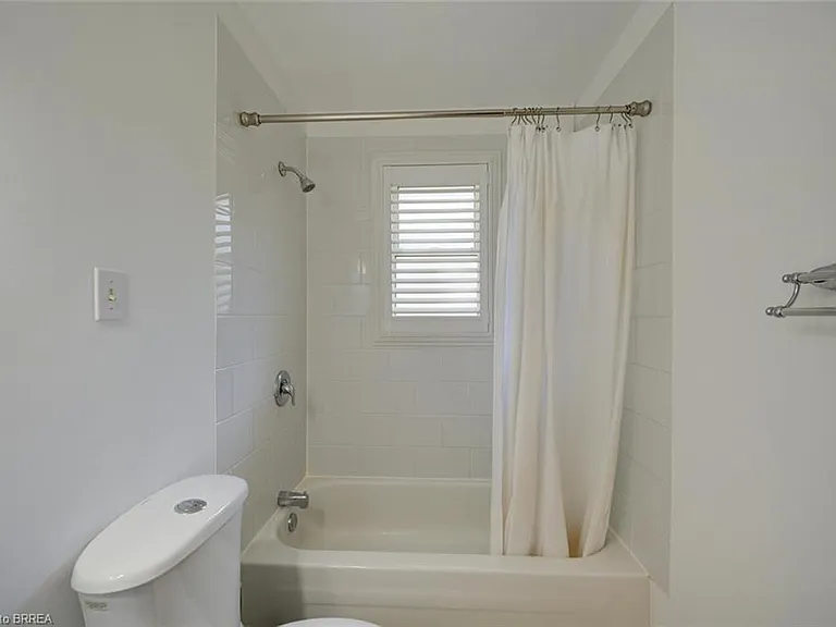 56 Avondale St — Photo 28