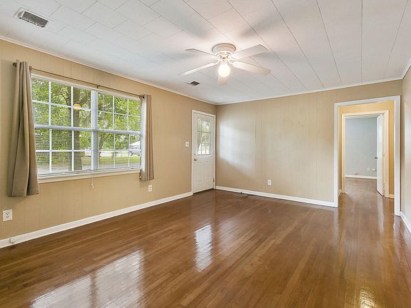 3rd image of 748 Oakleigh Ave