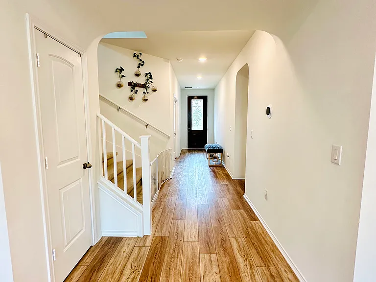 524 Ayinger Ln — Photo 9