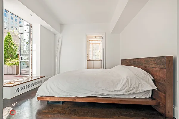 Rented by CORE | media 12