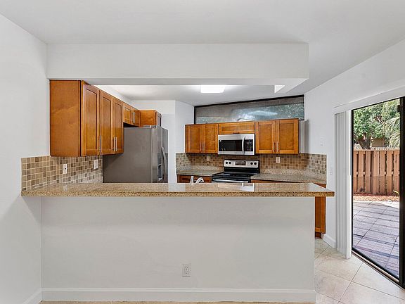 3rd image of 8195 Severn Dr APT A