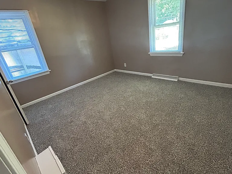 253 S Barat Ave — Photo 8
