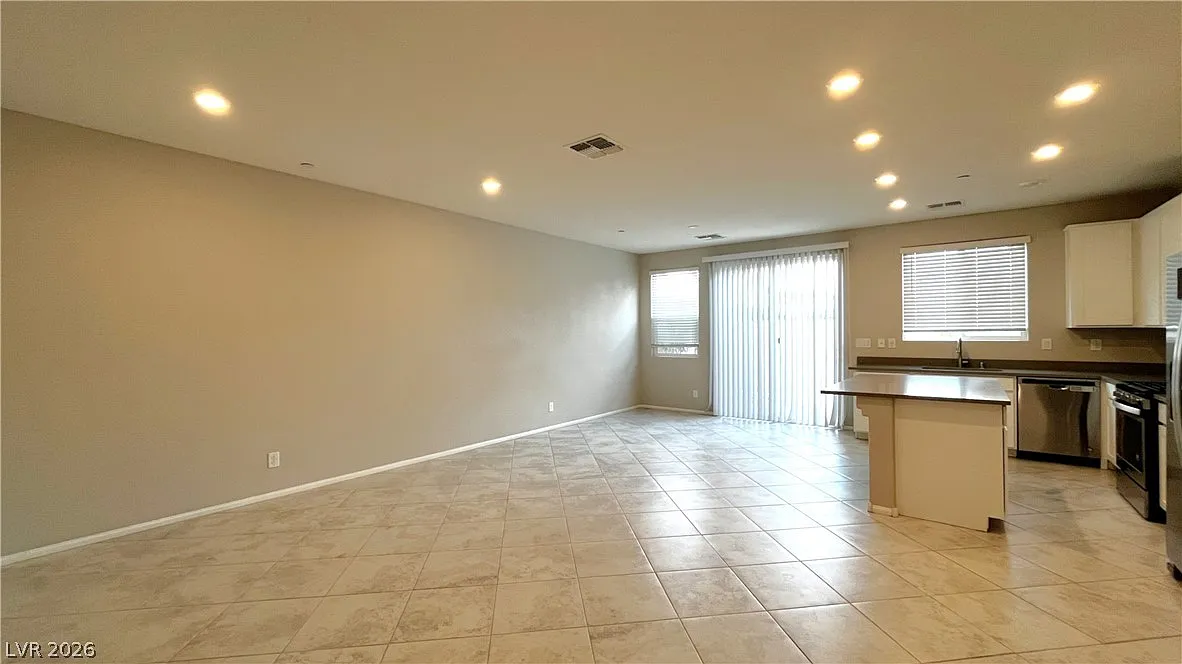 3 bed, 2.5 bath, 1510 sqft, $1,800 — Photo 4