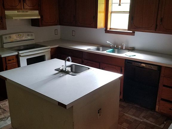 5th image of 650 Front St