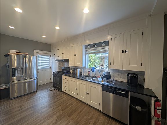 2nd image of 17 Davis St
