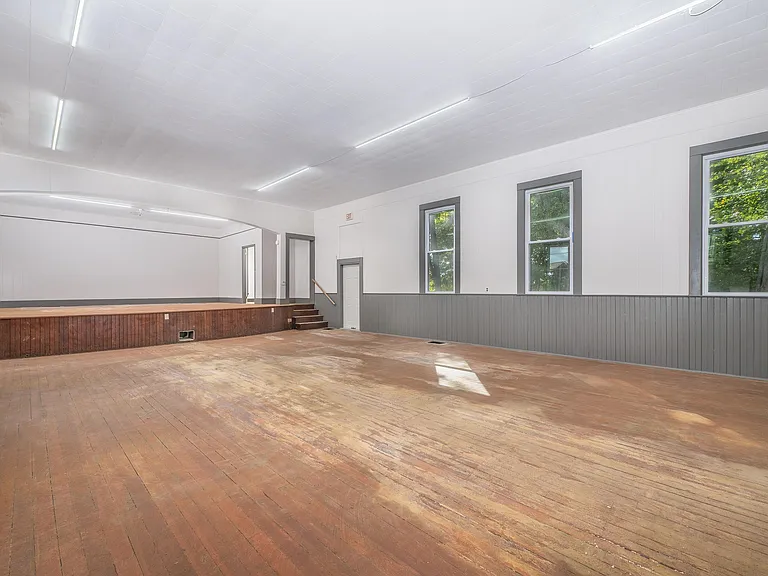 9030 Columbus Rd — Photo 4