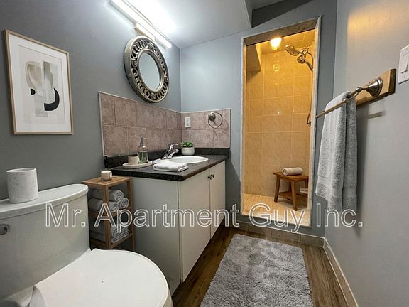 4th image of 23 Glen Belle Cres Suite 2
