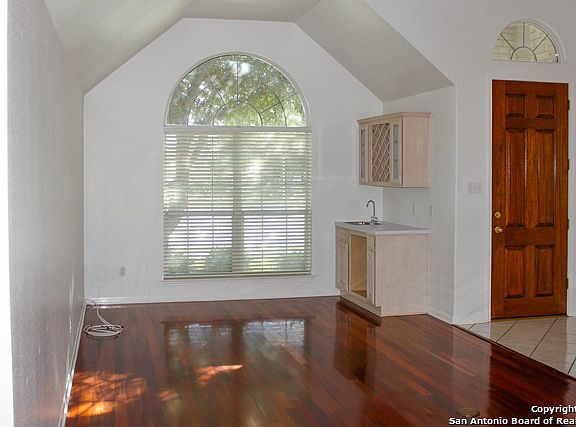 4th image of 2502 Mountain Home