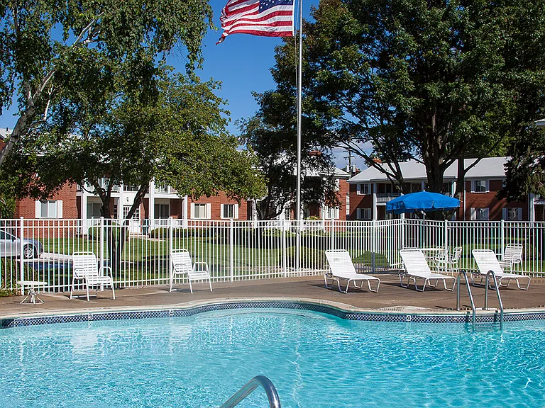 Holiday Center Apartments — Photo 9