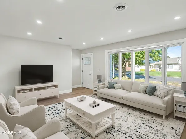 34 Westport Drive, Toms River, NJ 08757