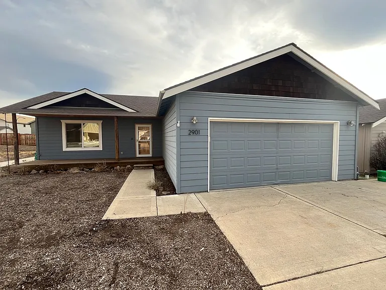 2901 NE Pinnacle Pl — Photo 1