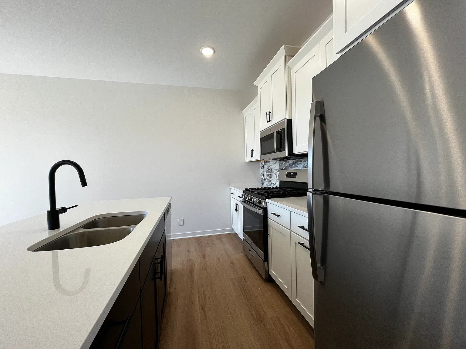 2 bed, 2.5 bath, 1668 sqft, $2,498 — Photo 2