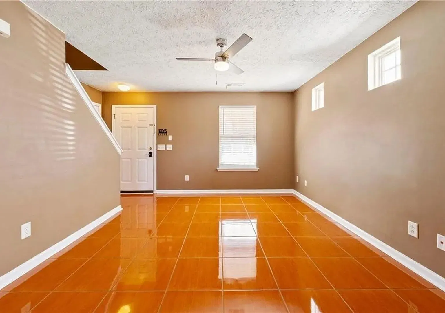 Upgraded 3BR/2.5BA | Fenced Yard, Sun Room, New SS Kitchen | Mountain Ridge, Cumming GA — Photo 3