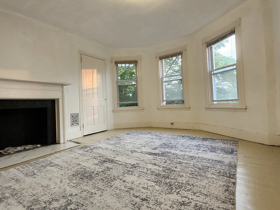 213 Lippincott Ave #2