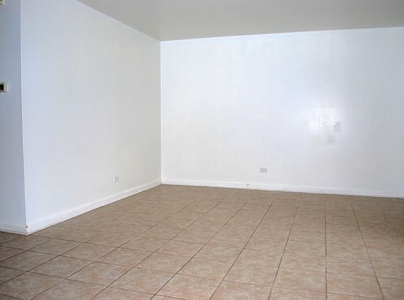 4th image of 3054 Winchester Ct W