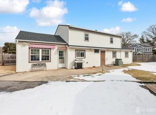 32 Glenville Rd, Edison, NJ 08817