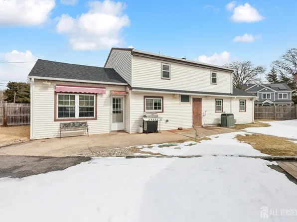 32 Glenville Rd, Edison, NJ 08817